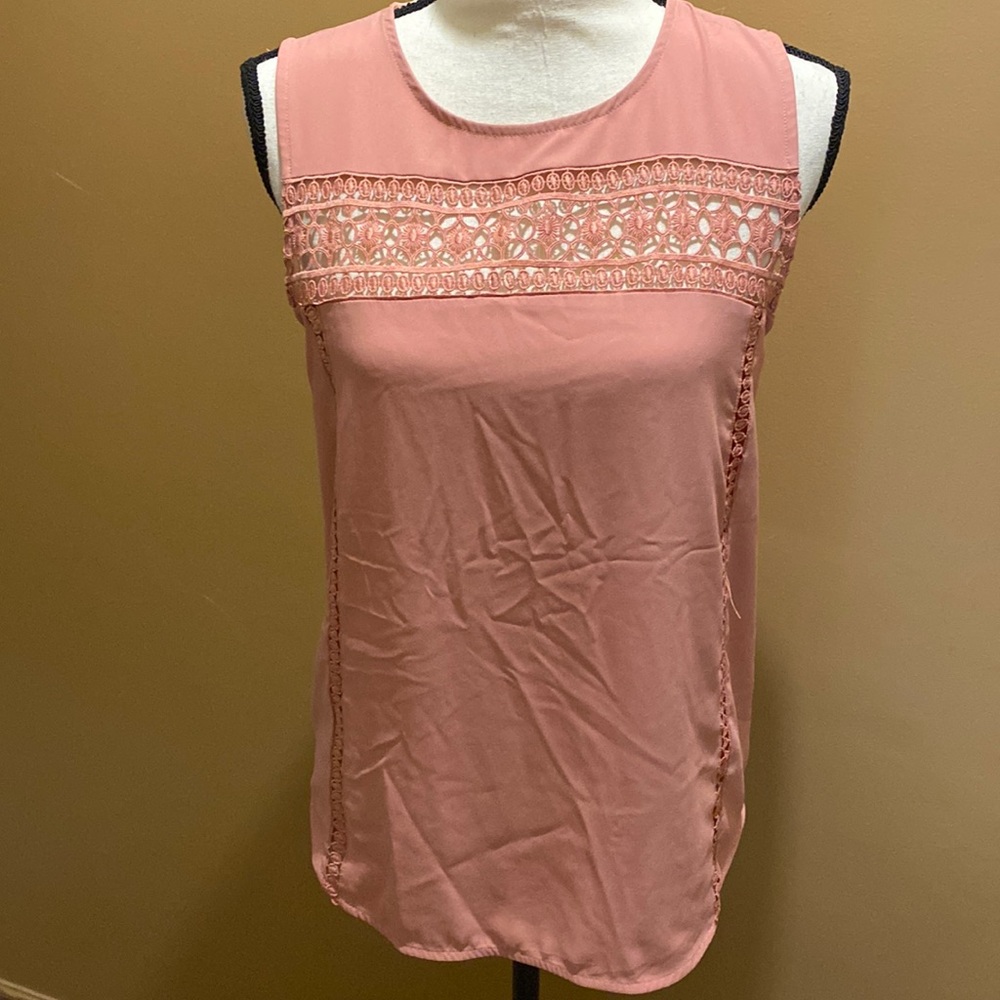 Ann Taylor sleeveless lacey neckline and sides  business casual top blouse sz S